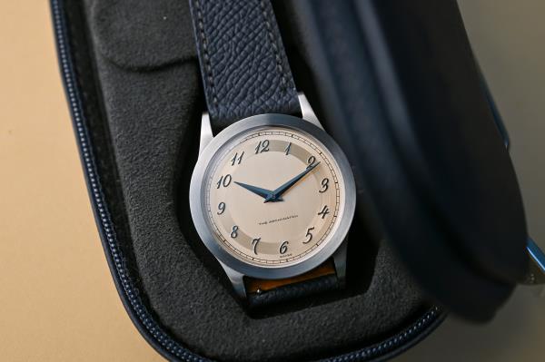 介绍Archiwatch经典双色手表，灵感来自卡拉特拉瓦96(现场图片)