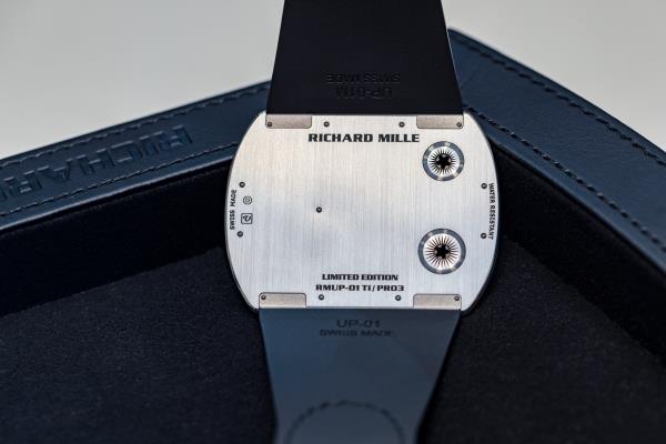 亲手戴上世界上最薄的手表，Richard Mille RM UP-01