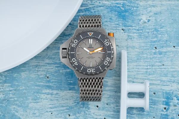 佩戴劳力士GMT腕表是否有正确的方法?