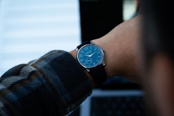 一周的腕表搜索结束了——这款入门级的F.P. Journe chronom<e:1> blue是我最近最喜欢的手表